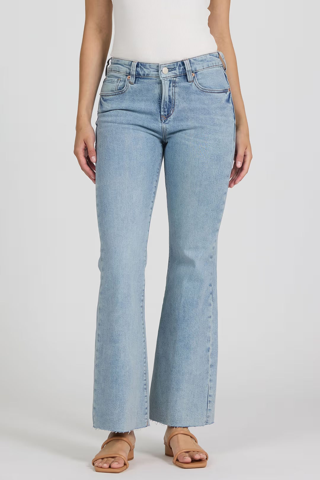 woman wearing white top with light blue jeans