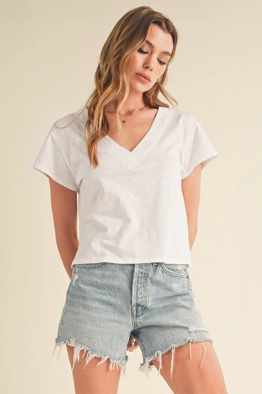 woman wearing boxy tee with jeans