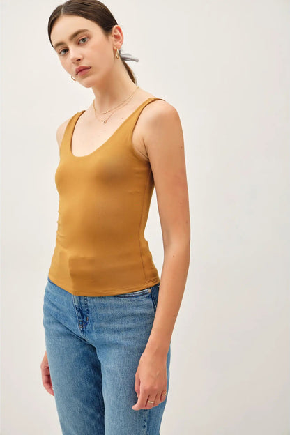 girl in tank and jeans
