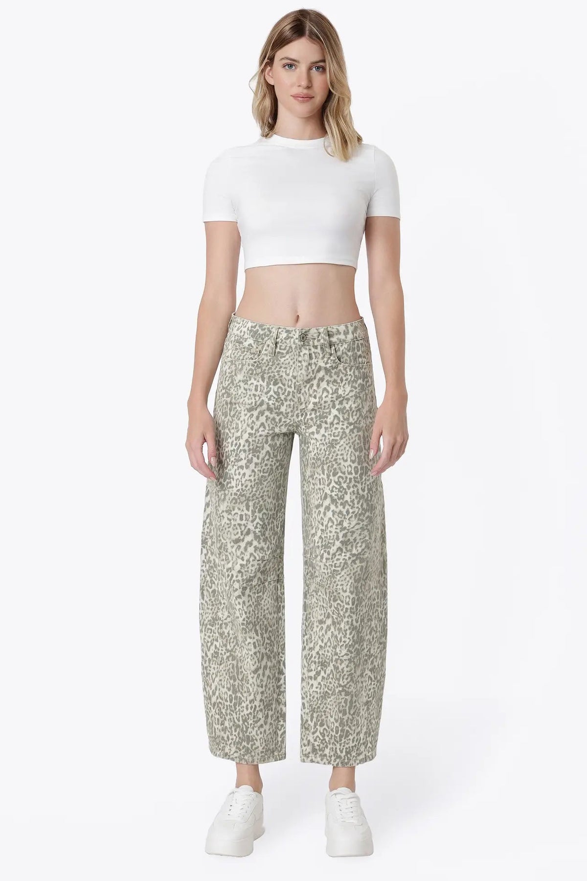 woman wearing white top with leaopard jeans