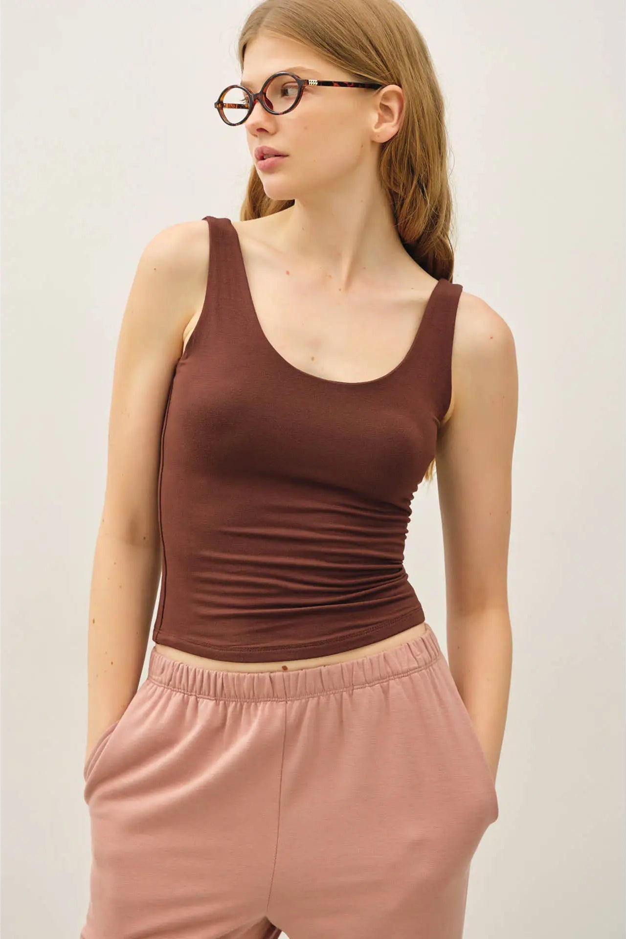 girl in tank and jeans