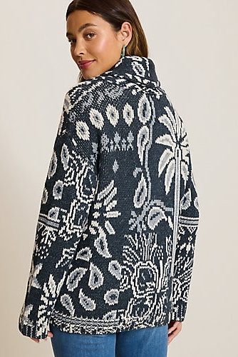 woman wearing blue print cardi