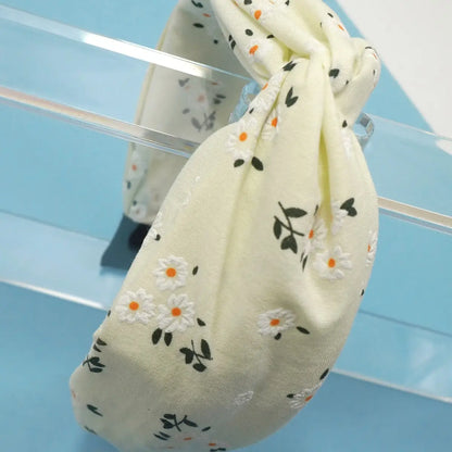 headband with daisy print