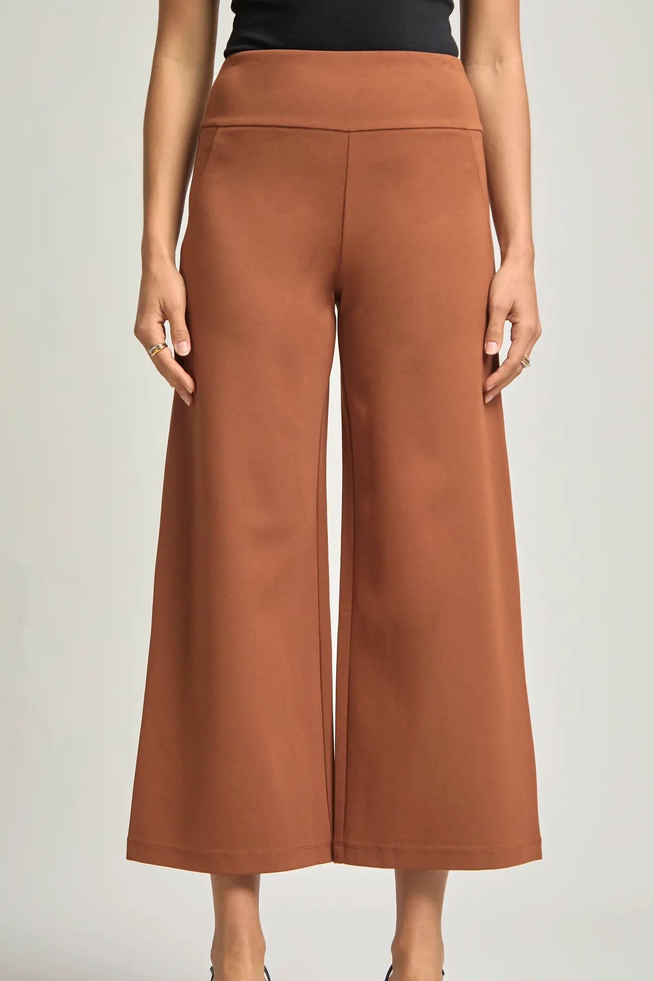 Magic Wide Cropped Pants