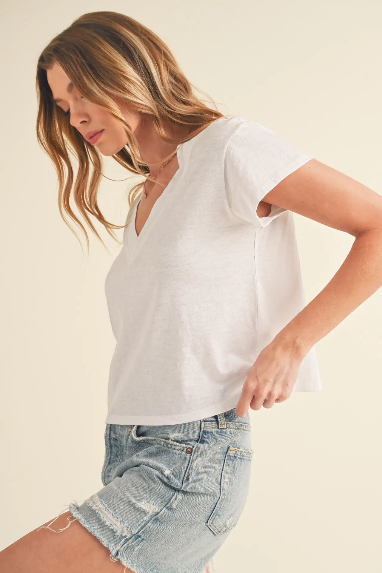 woman wearing boxy tee with jeans