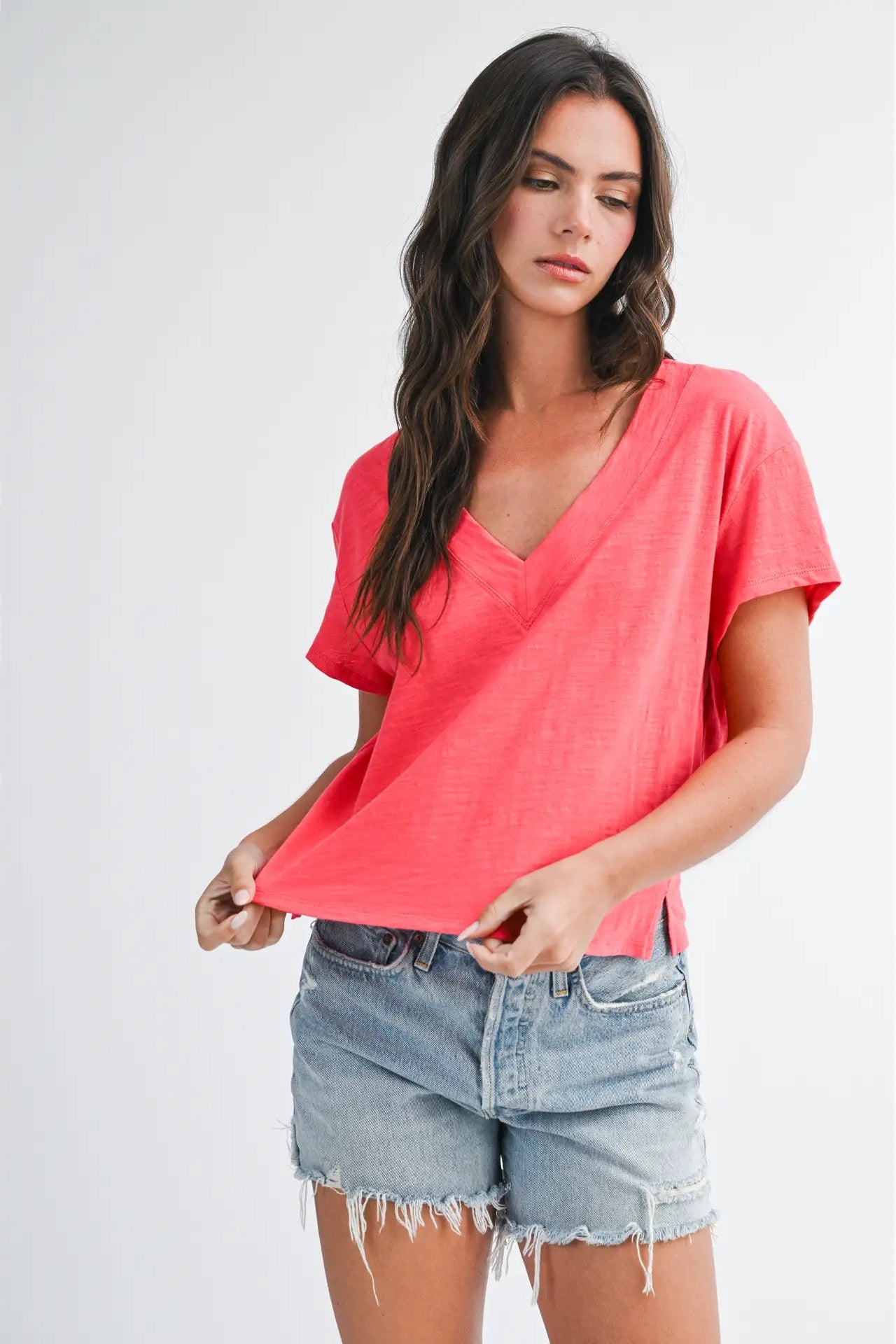 woman wearing boxy tee with jeans