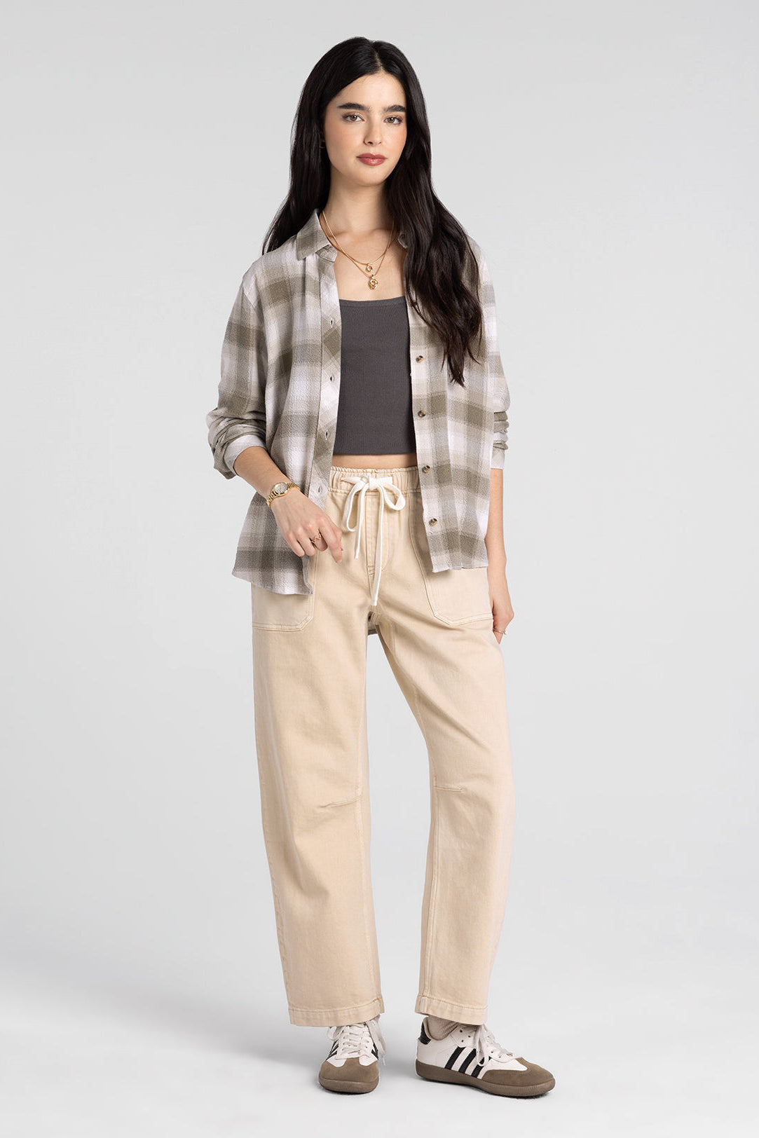 woman wearing plaid button up with jeans 