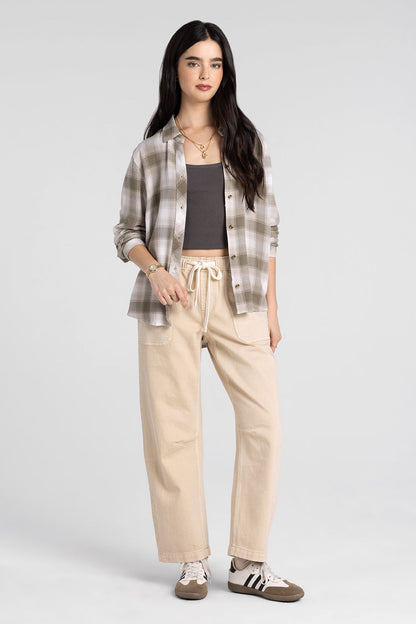 woman wearing plaid button up with jeans 