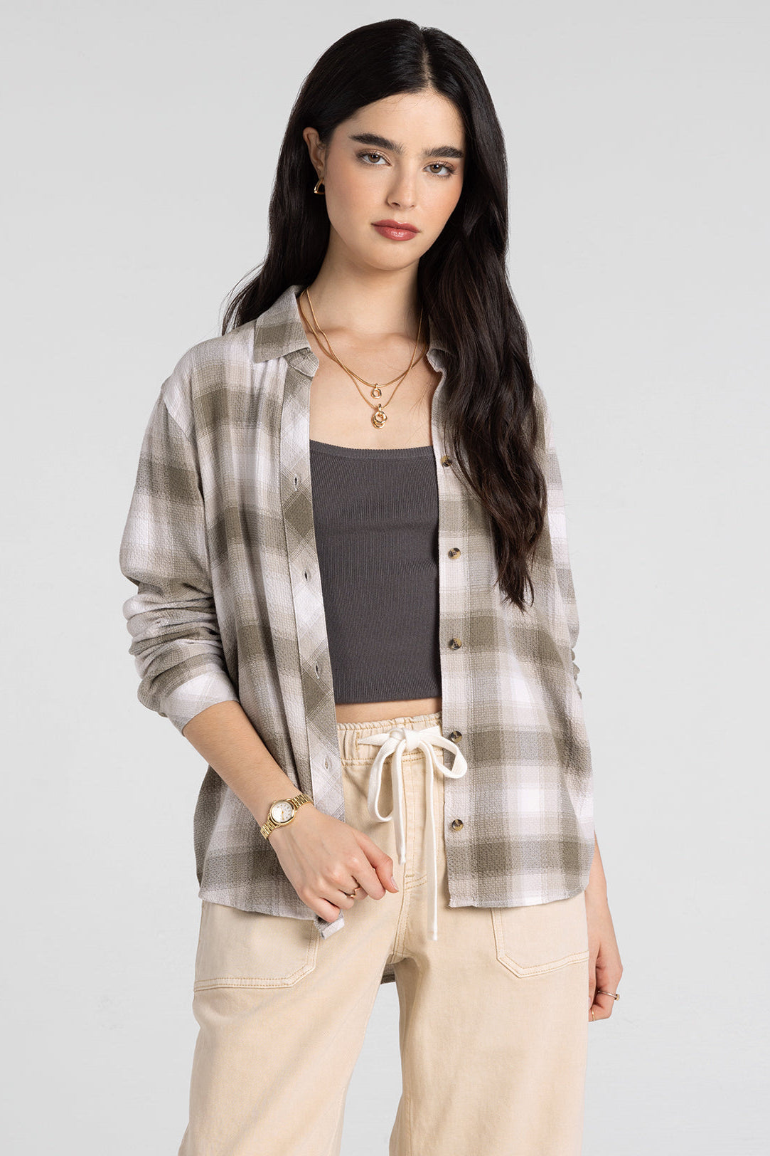 woman wearing plaid button up with jeans 